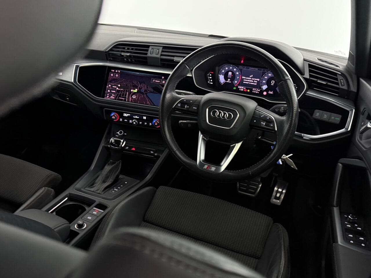 Audi Q3 thumbnail Interior Front