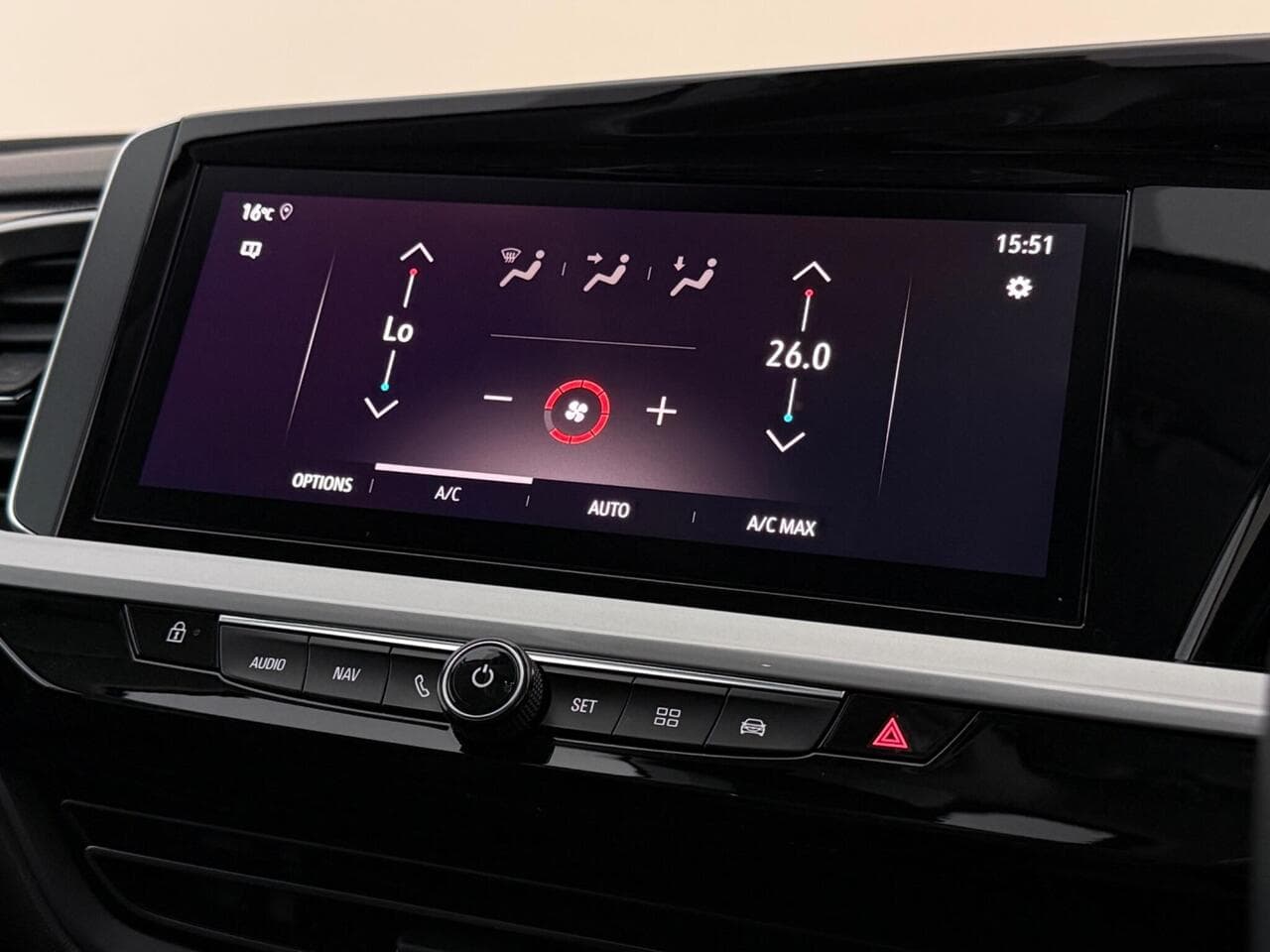 Vauxhall Grandland thumbnail Infotainment System