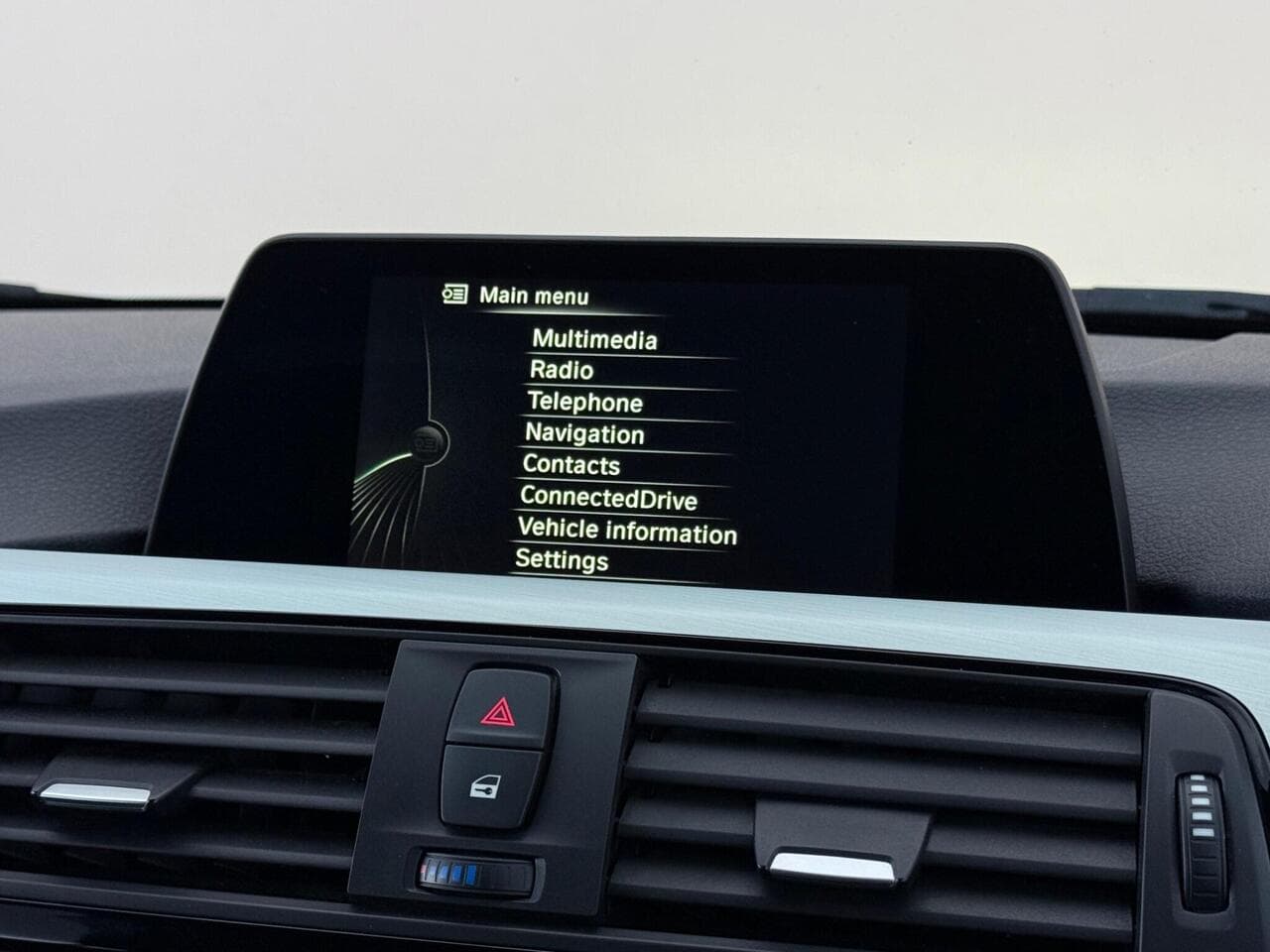 BMW 3 Series thumbnail Infotainment System