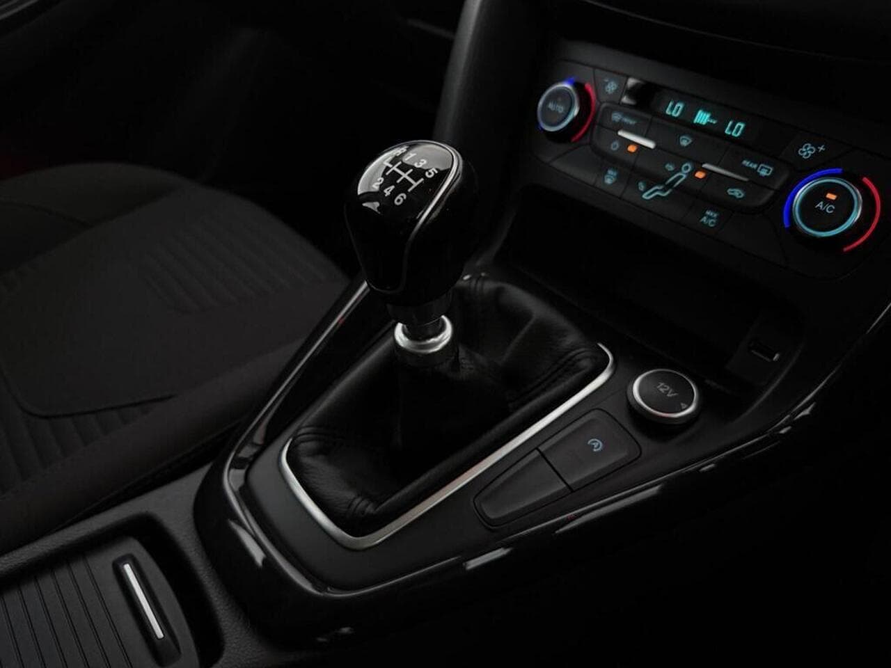 Ford Focus thumbnail Interior Front