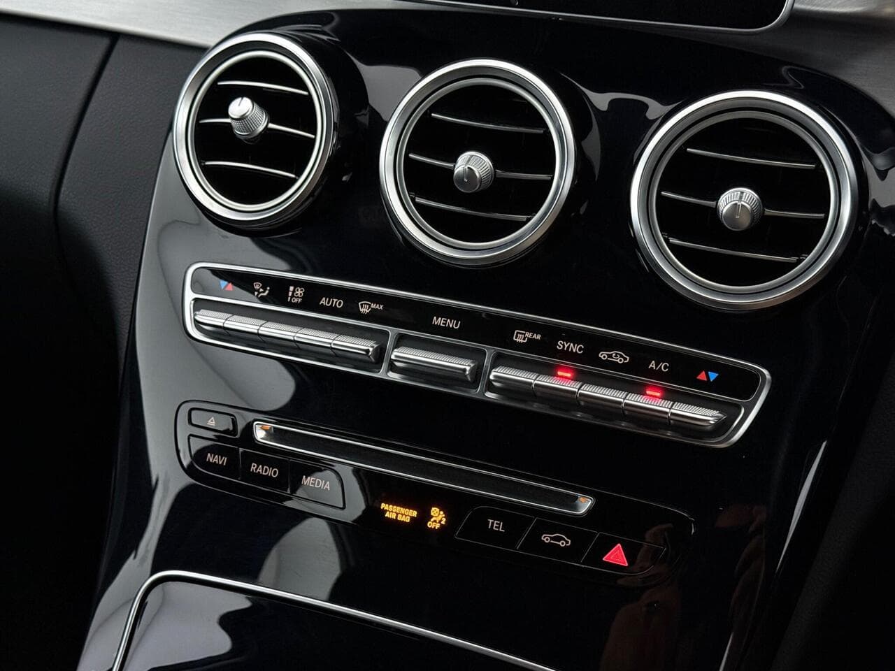 Mercedes-Benz C Class thumbnail Interior Front
