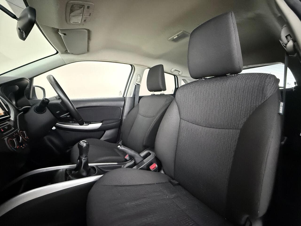 Suzuki Baleno thumbnail Seat Front Passenger