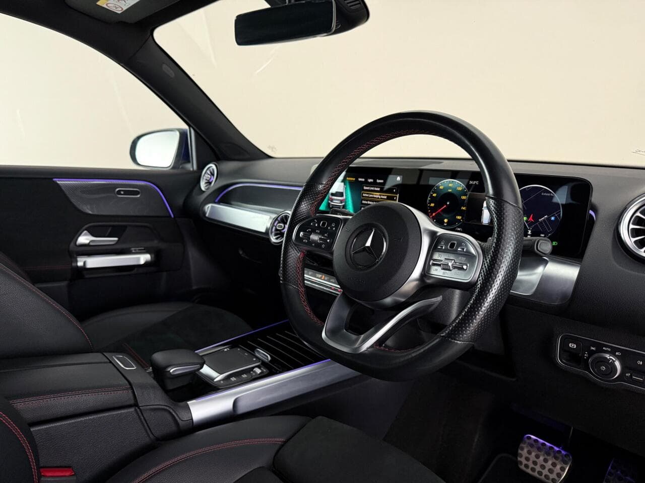 Mercedes-Benz GLB thumbnail Interior Front