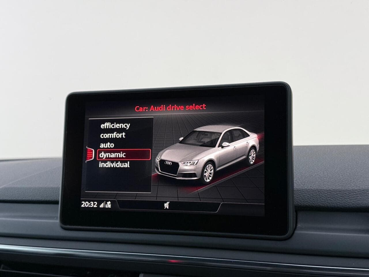 Audi A4 thumbnail Infotainment System