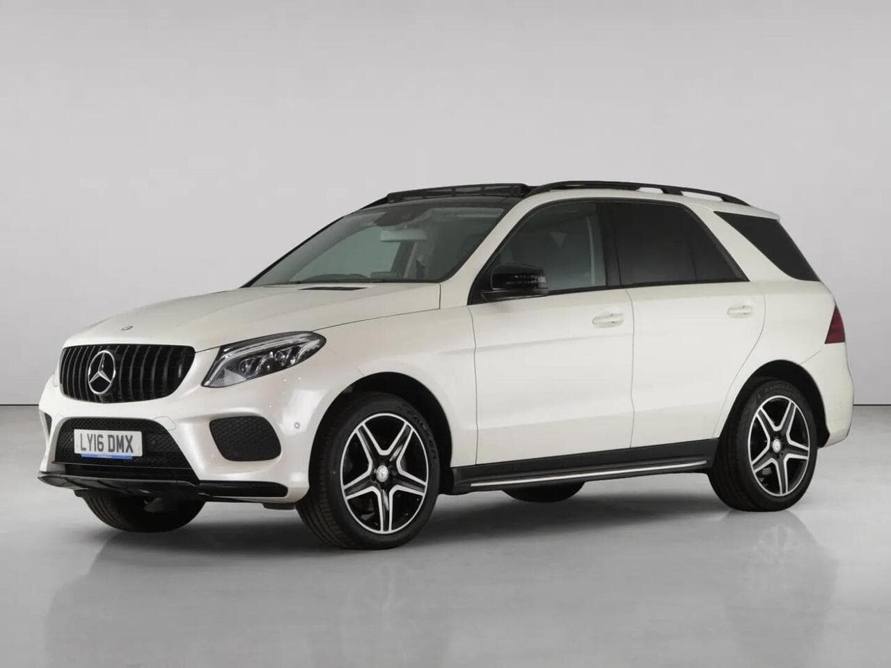 Mercedes-Benz GLE thumbnail Front Left