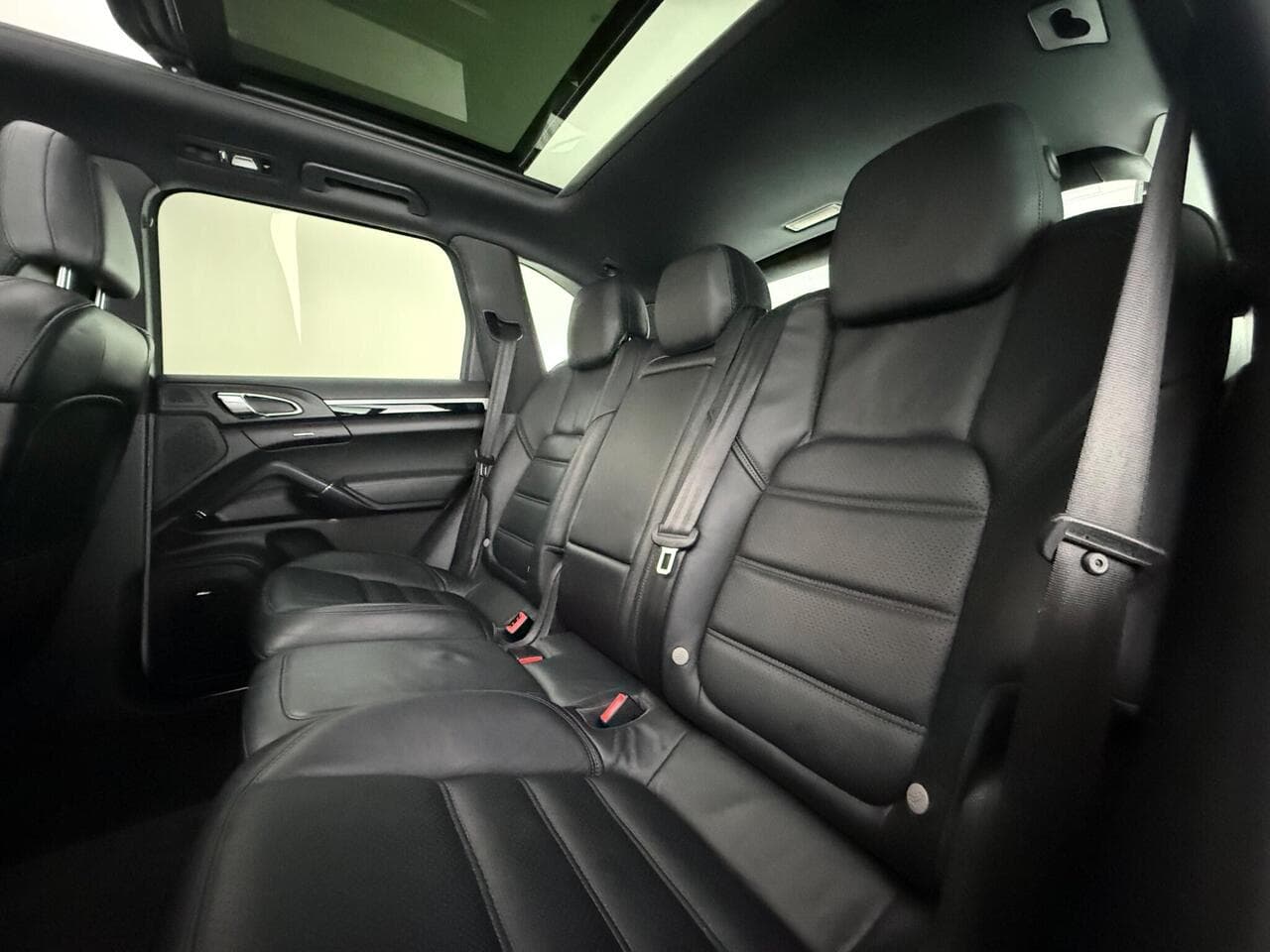 Porsche Cayenne thumbnail Seats Rear