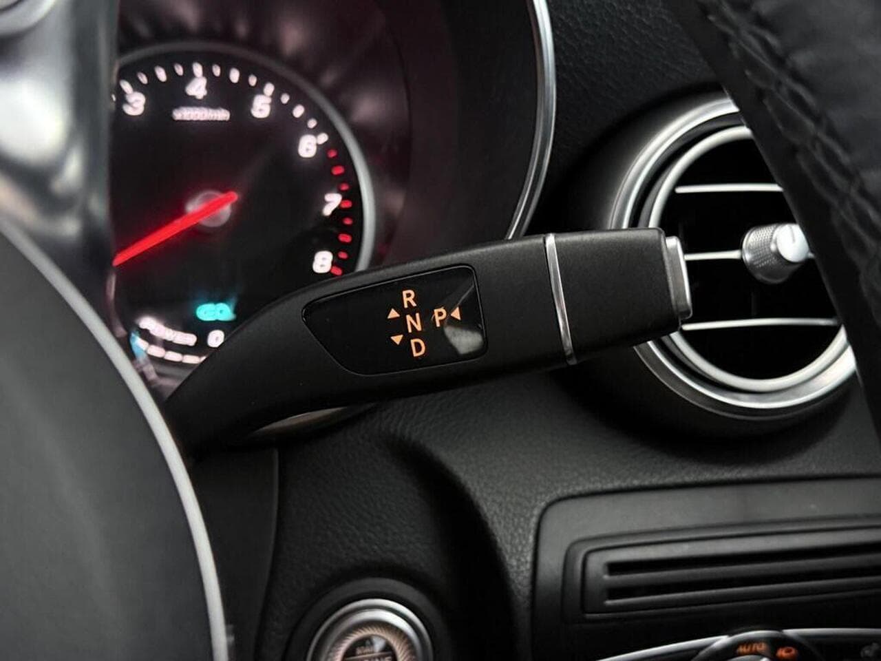 Mercedes-Benz GLC thumbnail Misc Controls