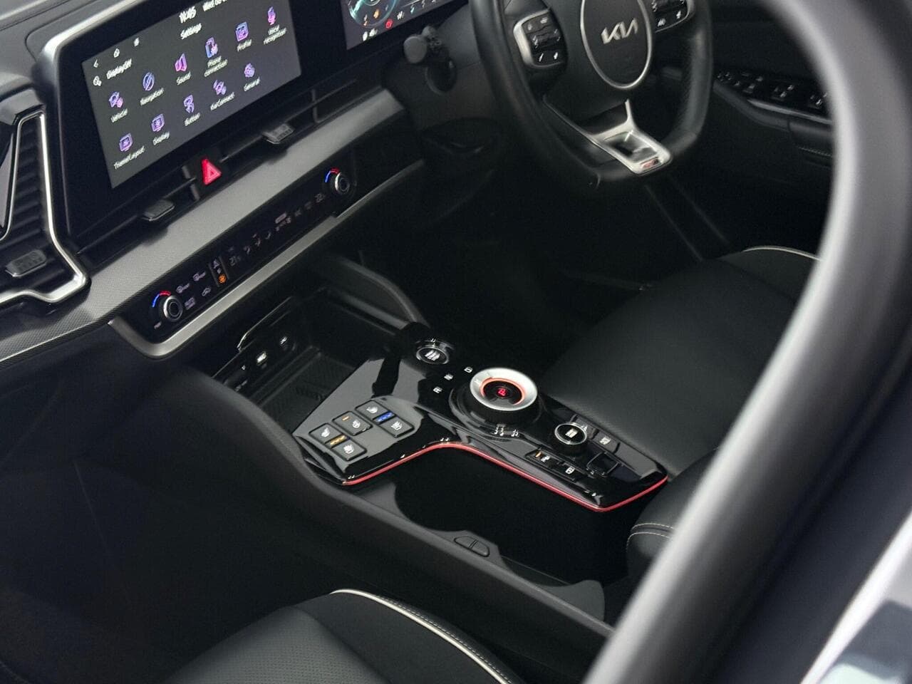 Kia Sportage thumbnail Interior Front