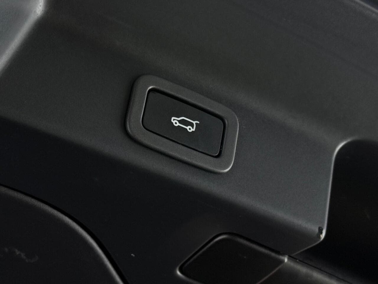 Jaguar F-PACE thumbnail Misc Controls