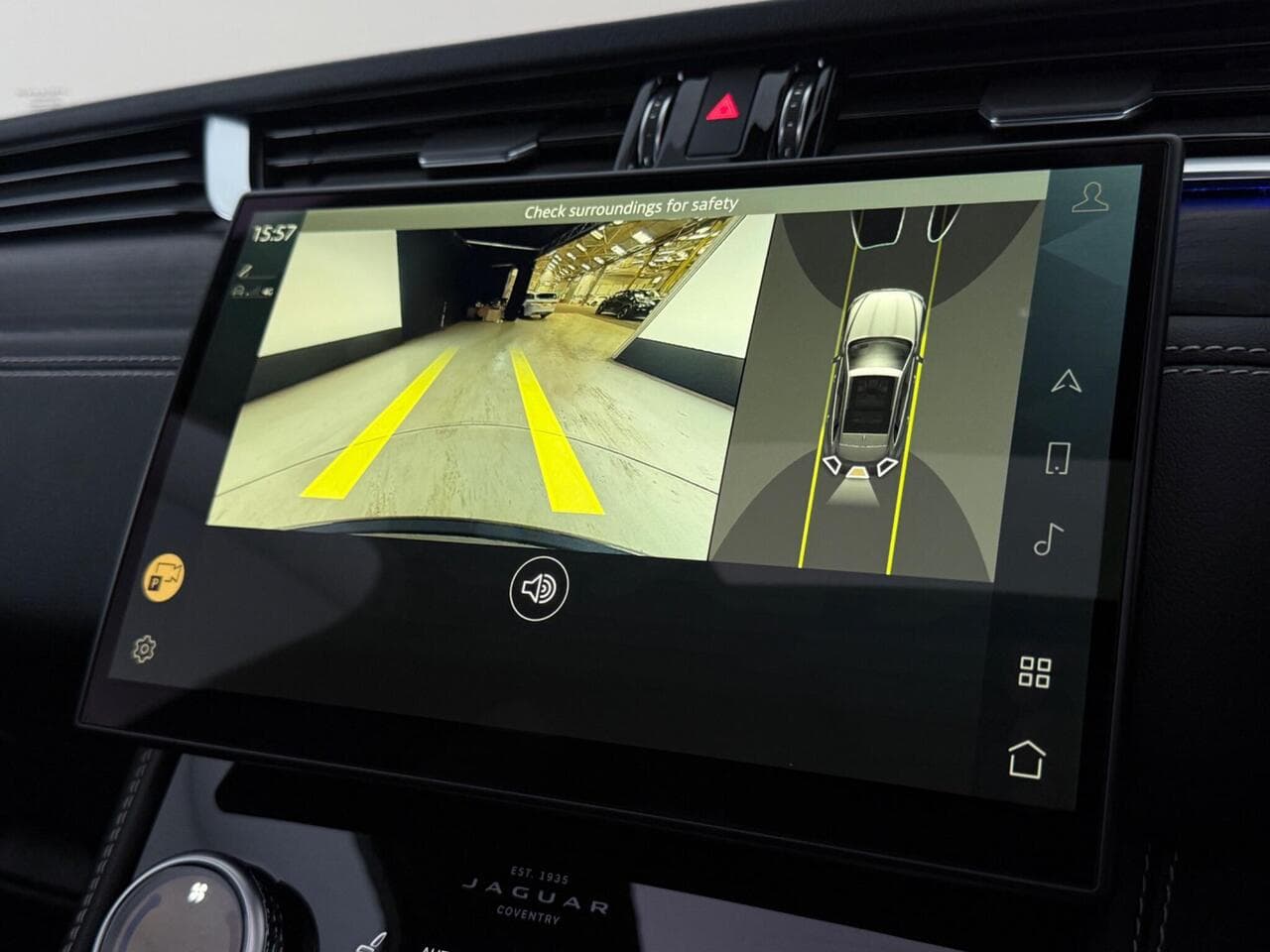 Jaguar F-PACE thumbnail Infotainment System