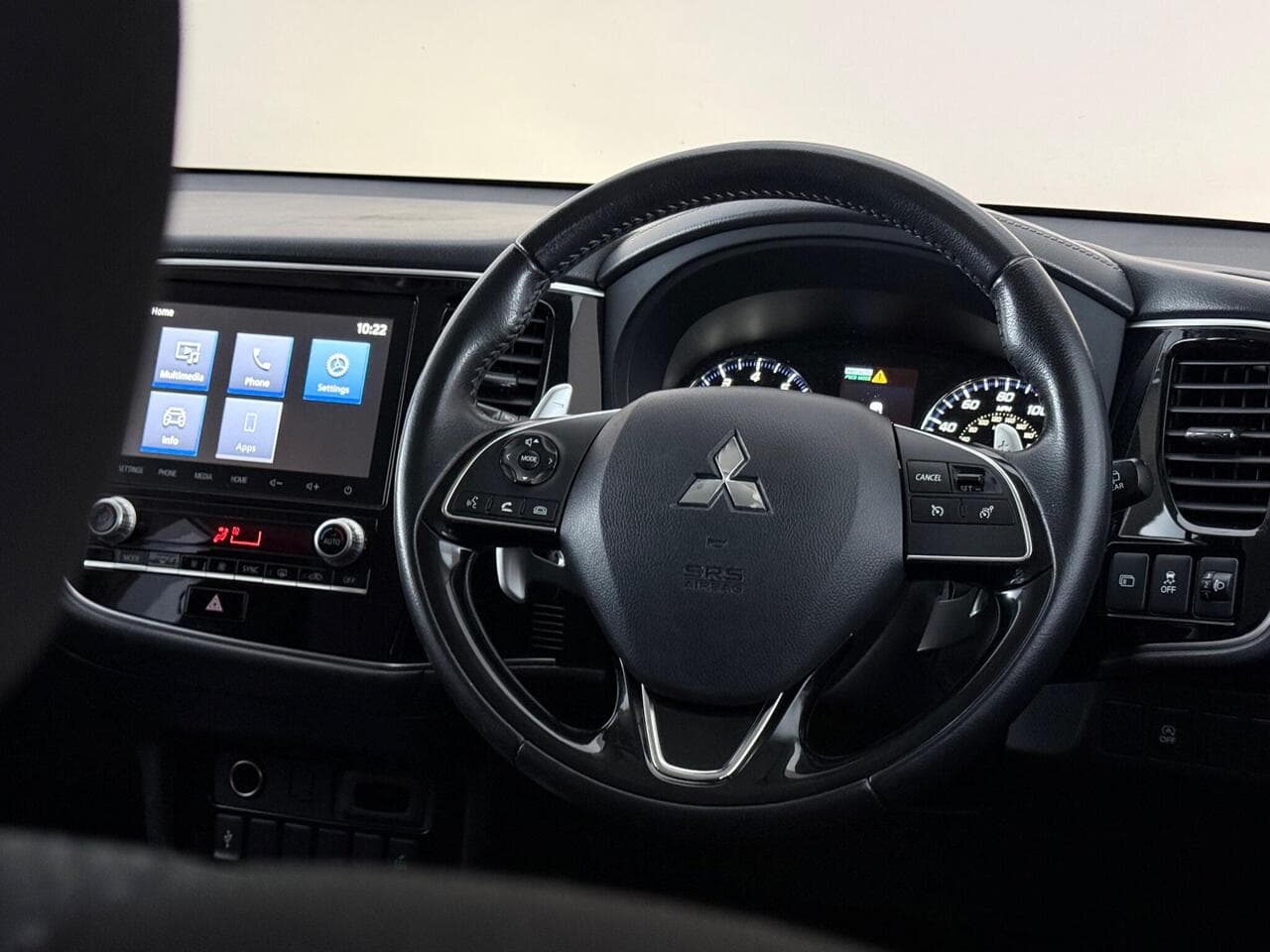 Mitsubishi Outlander thumbnail Steering Wheel