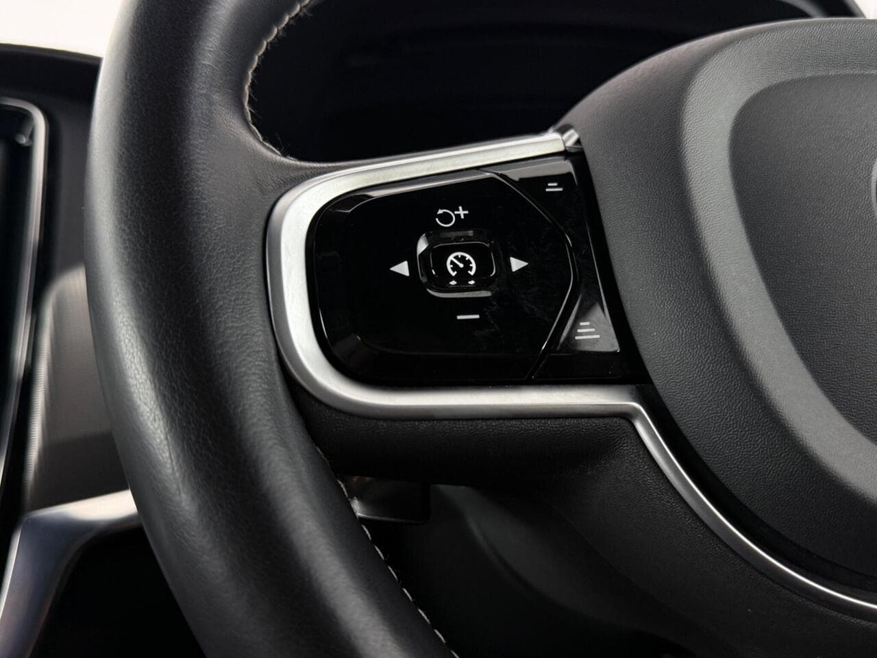 Volvo V90 thumbnail Misc Controls
