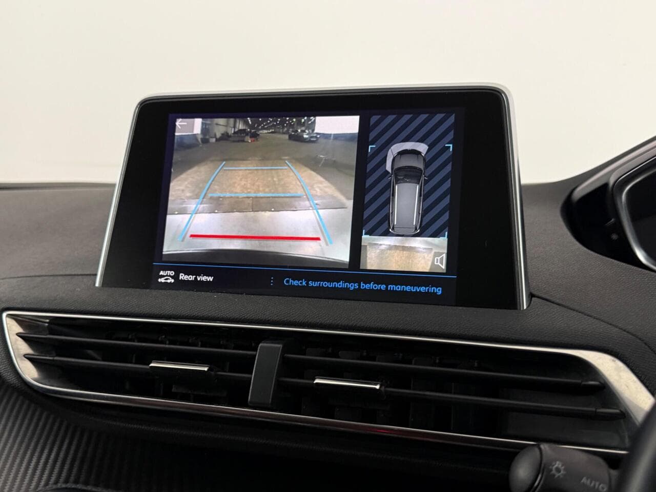 Peugeot 5008 thumbnail Infotainment System