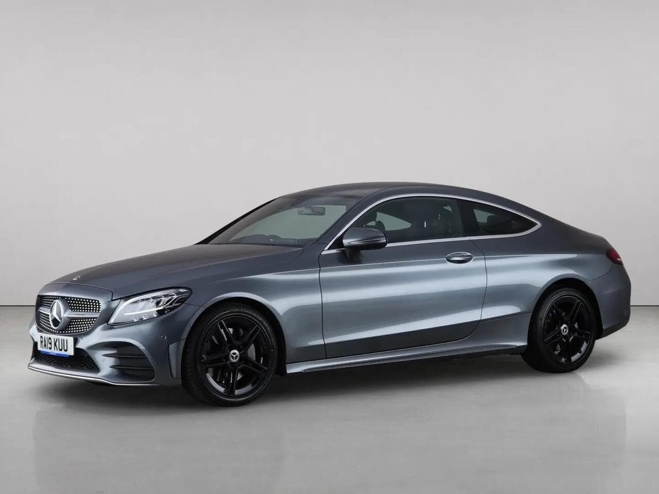 Mercedes-Benz C Class thumbnail Front Left