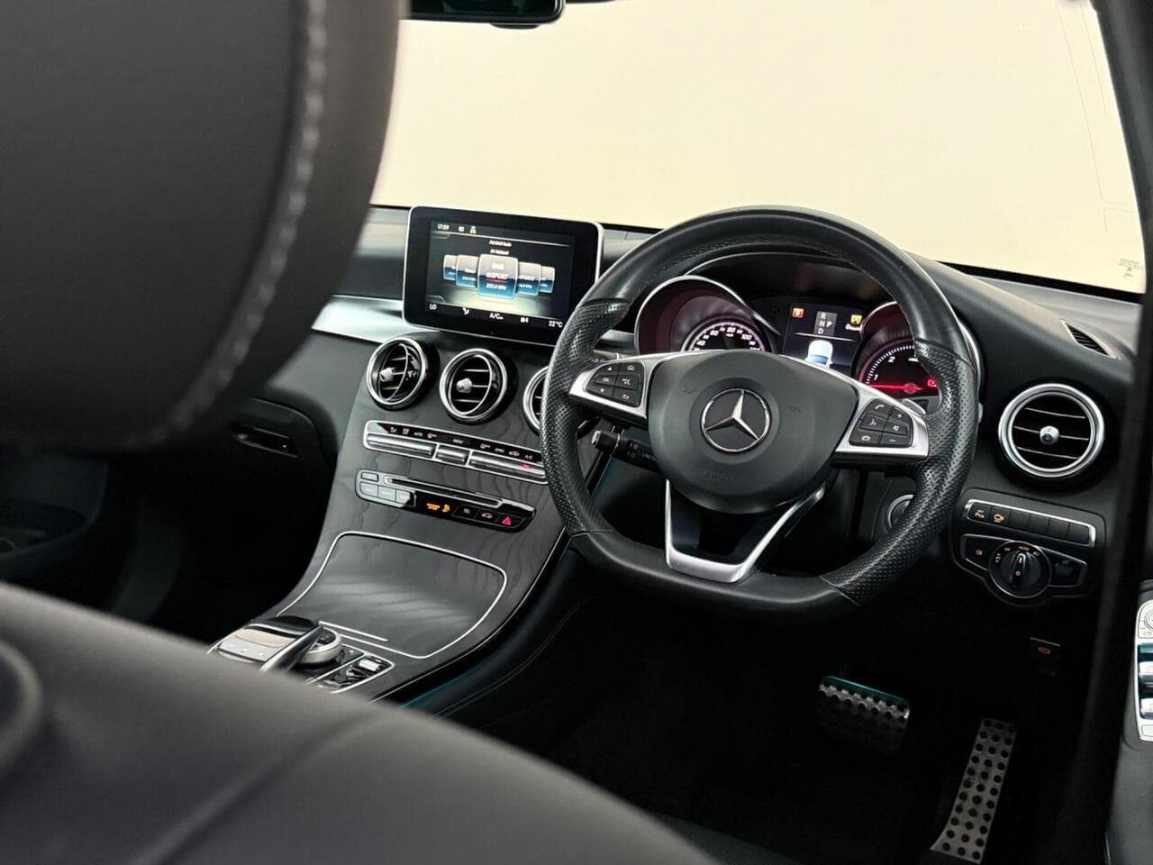 Mercedes-Benz GLC thumbnail Interior Front