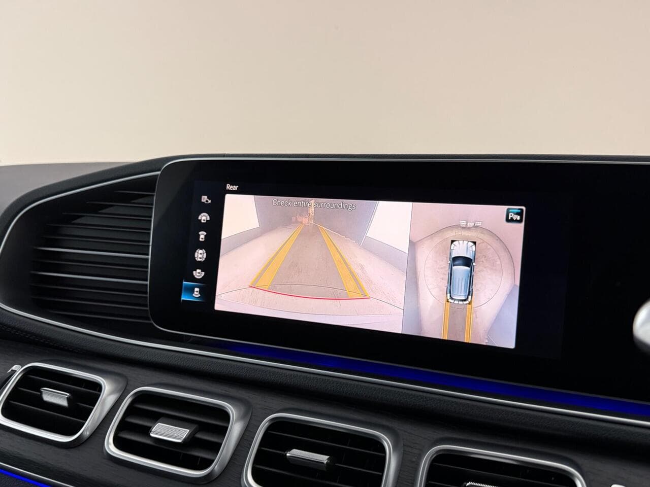 Mercedes-Benz GLE thumbnail Infotainment System
