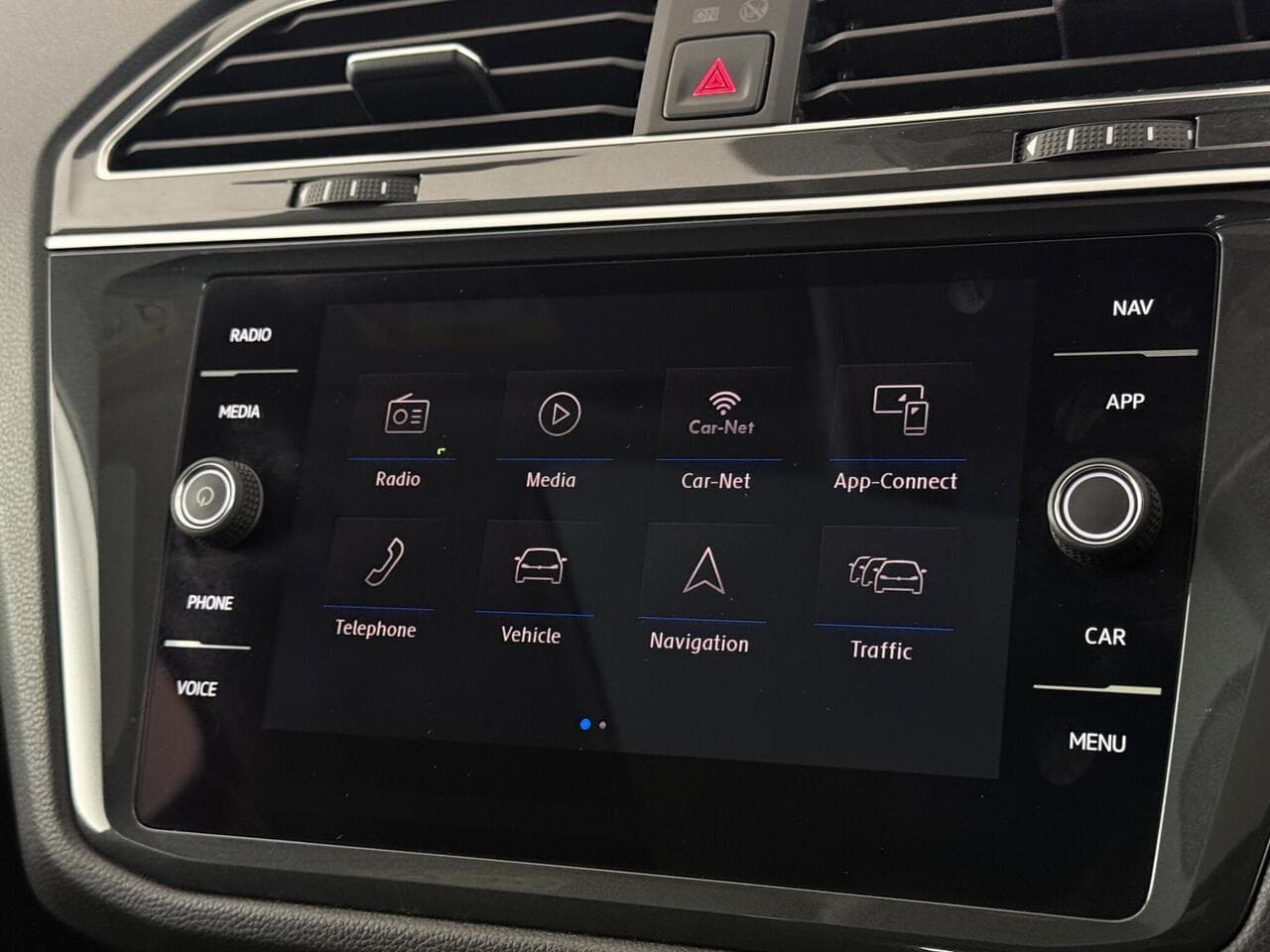 Volkswagen Tiguan thumbnail Infotainment System