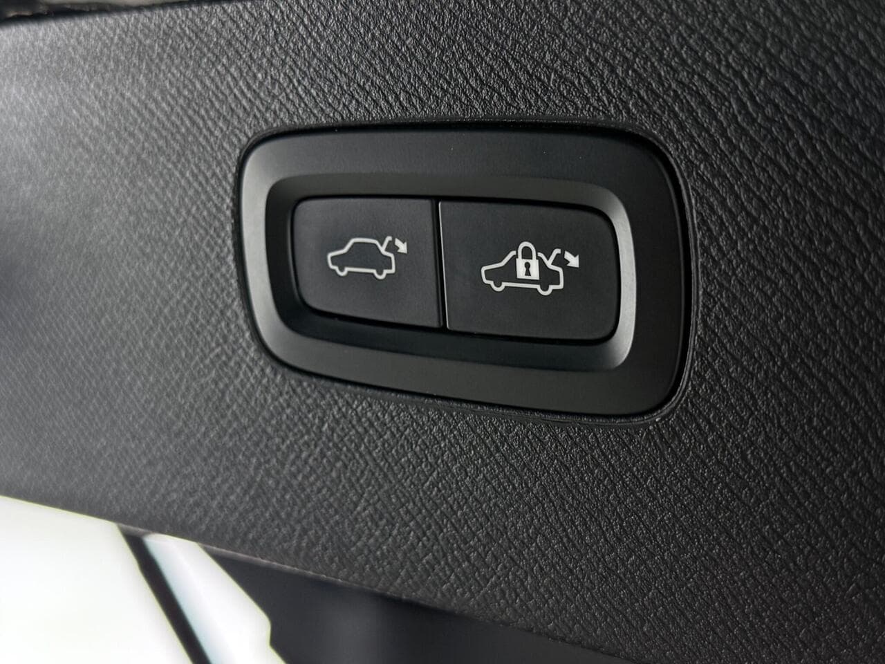 Volvo XC90 thumbnail Misc Controls