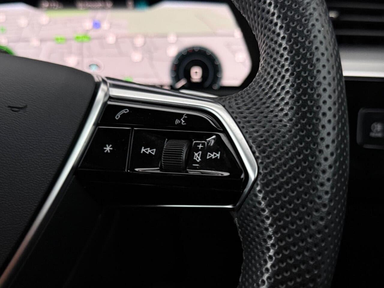 Audi e-tron thumbnail Misc Controls