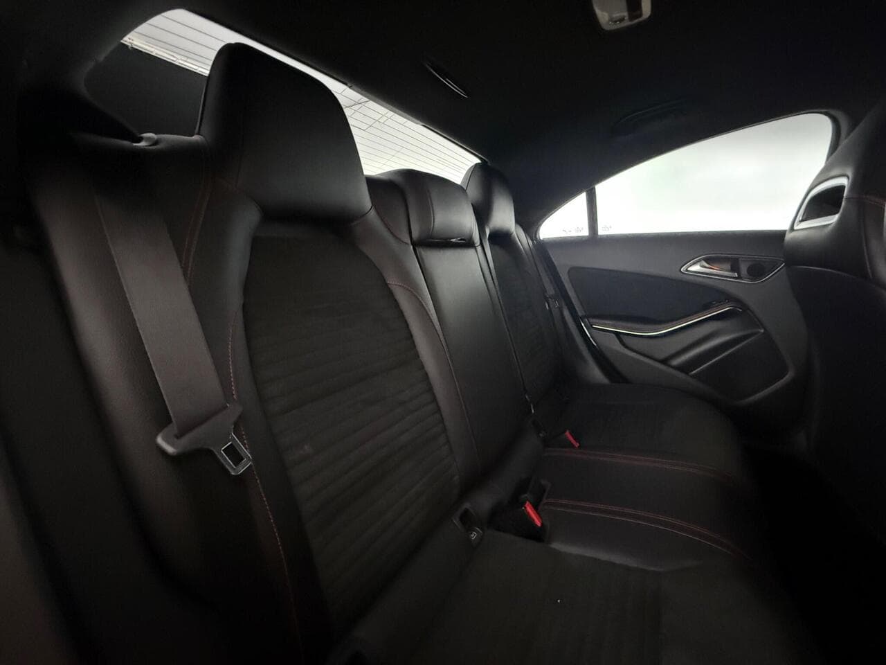 Mercedes-Benz CLA thumbnail Seats Rear