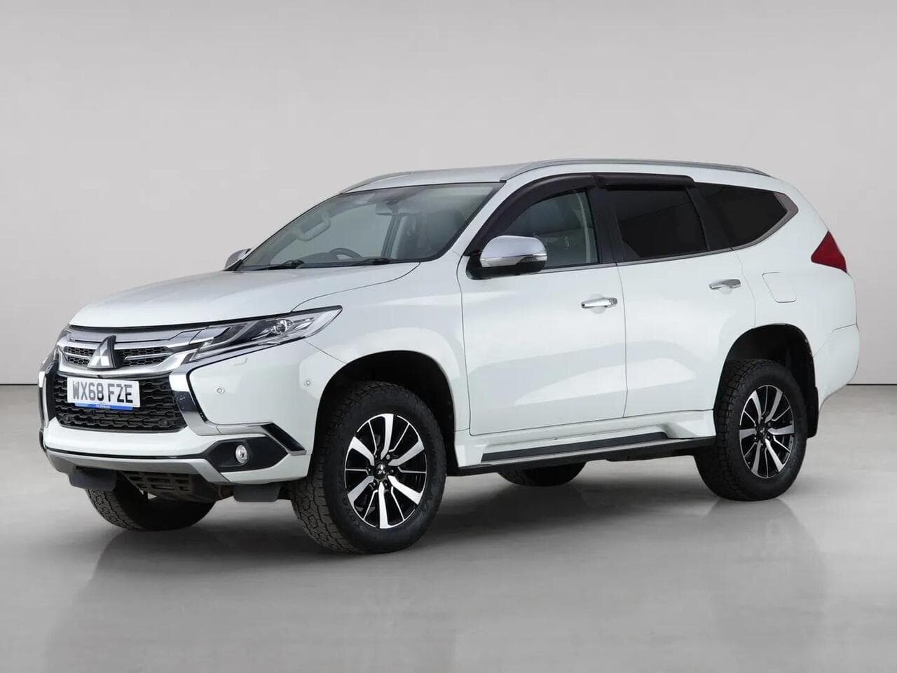 Mitsubishi Shogun Sport thumbnail Front Left