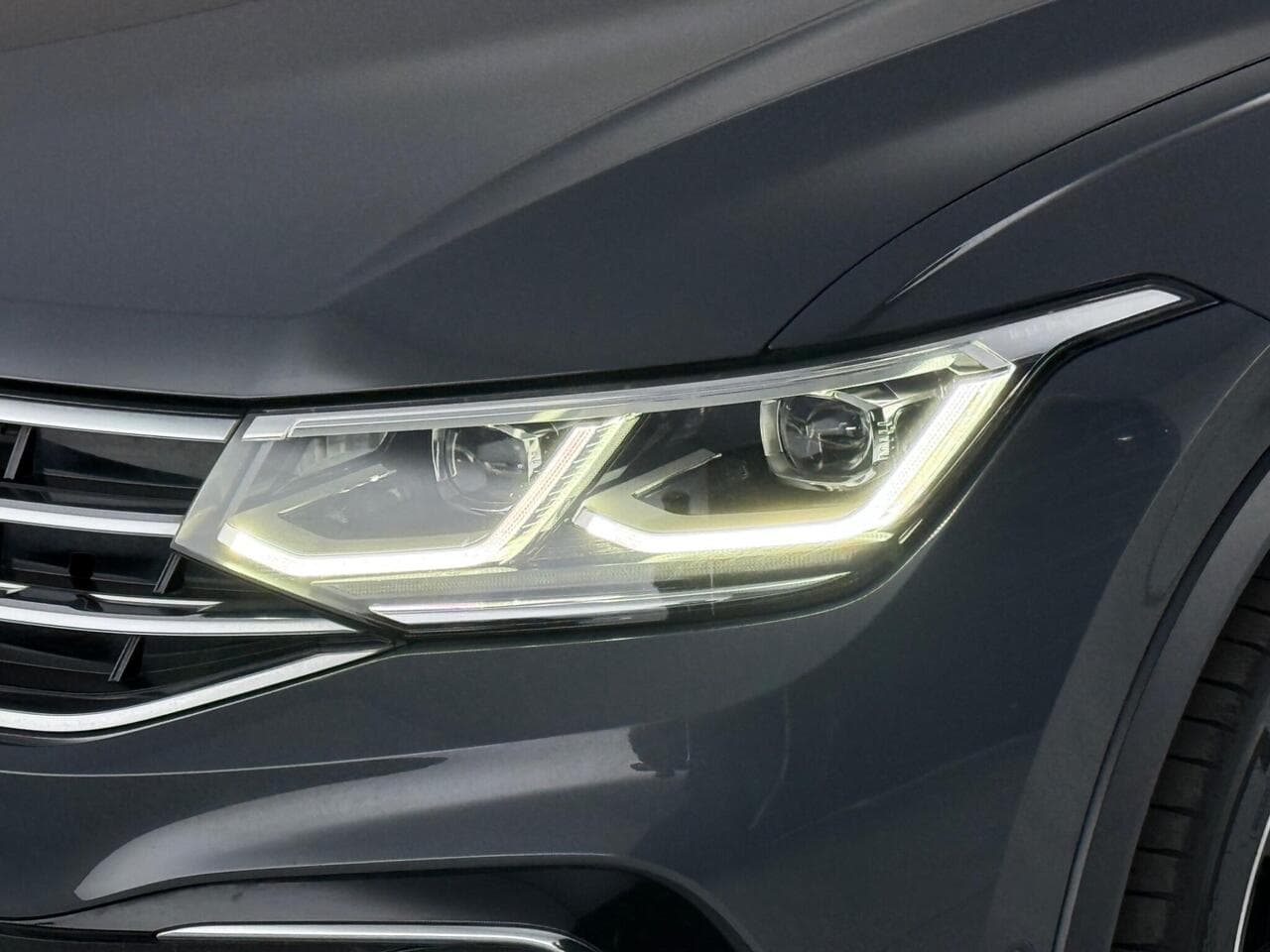 Volkswagen Tiguan thumbnail Lights Front