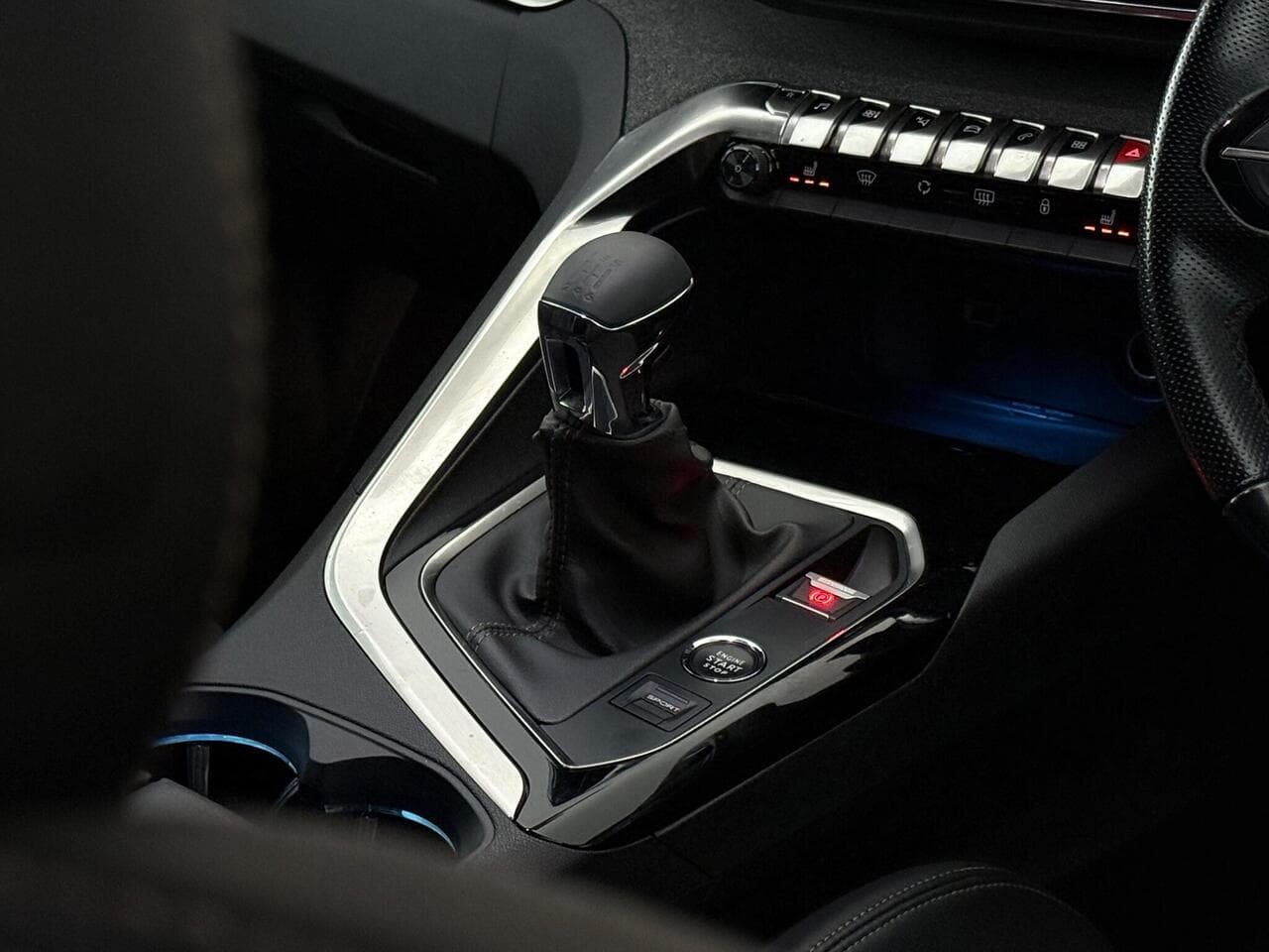 Peugeot 5008 thumbnail Interior Front