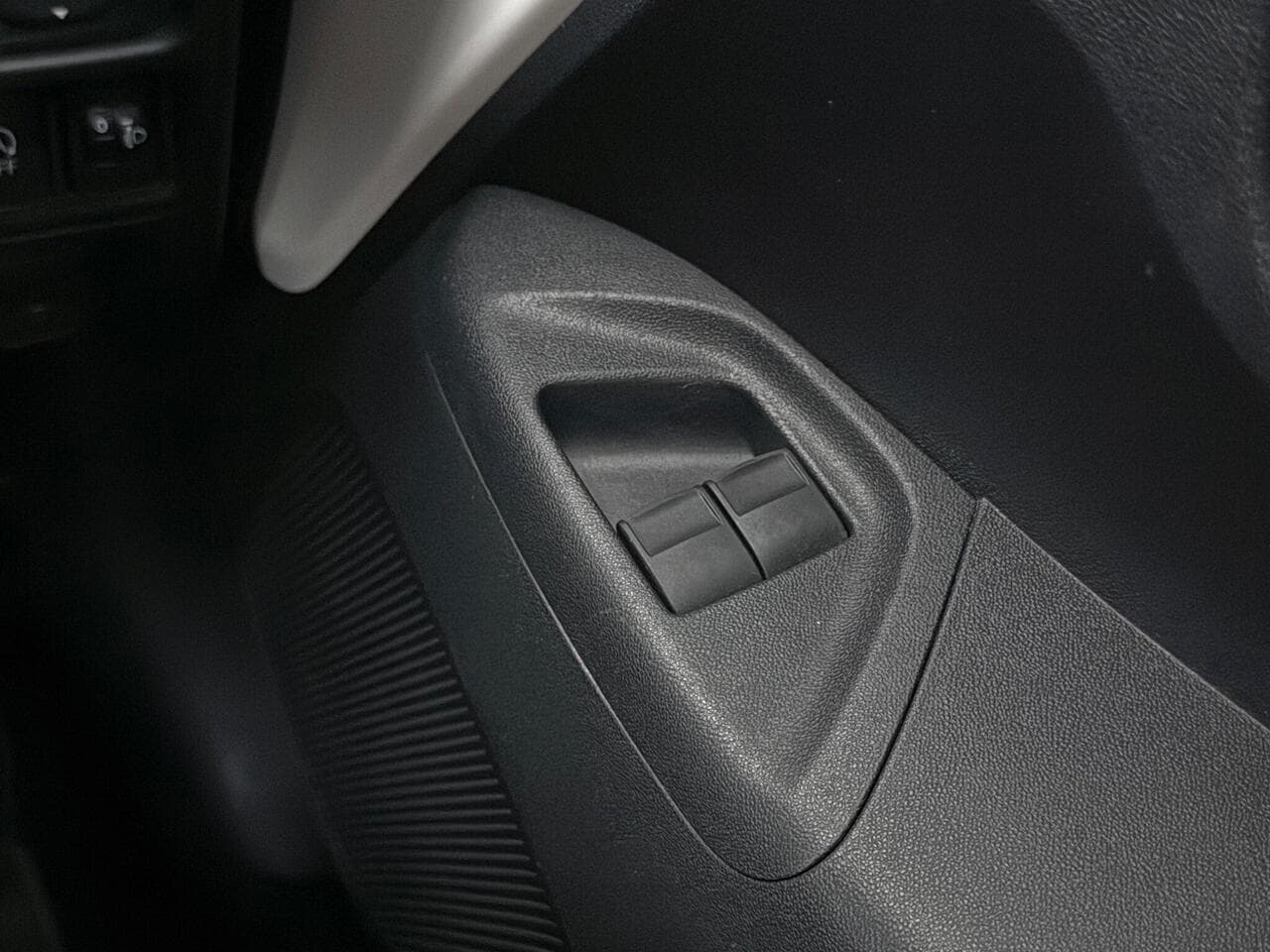 Peugeot 108 thumbnail Misc Controls