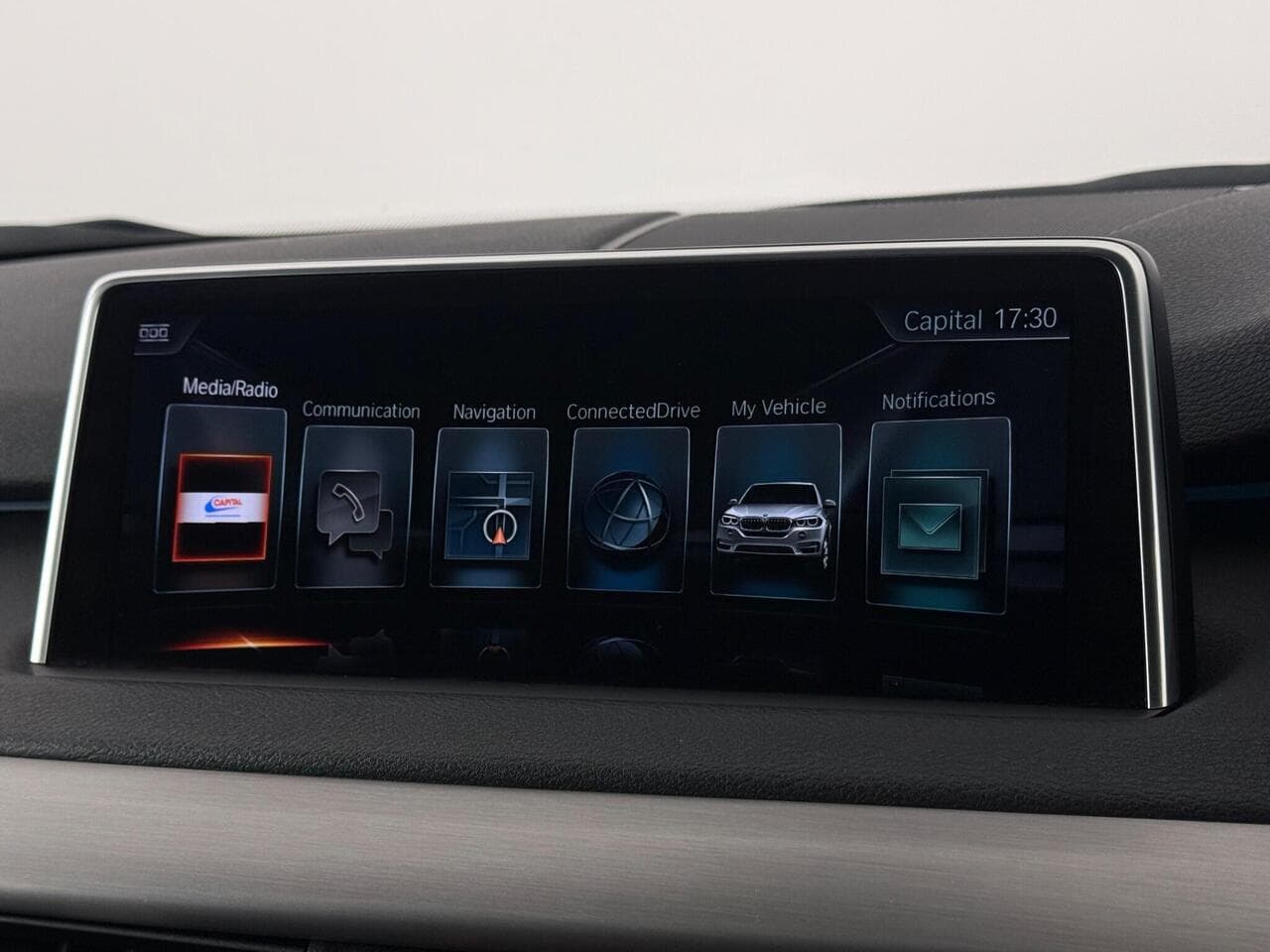 BMW X5 thumbnail Infotainment System