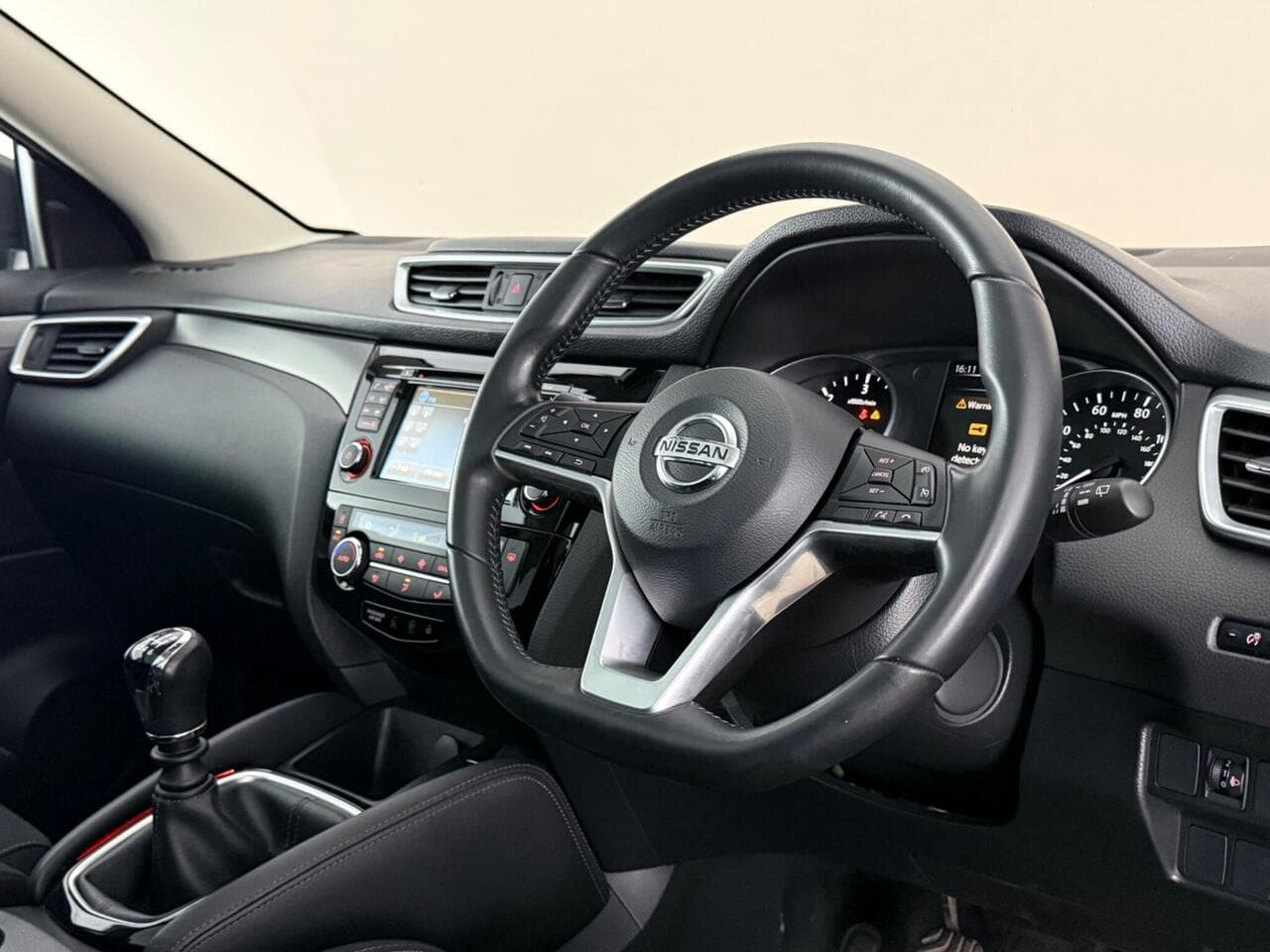 Nissan Qashqai thumbnail Interior Front