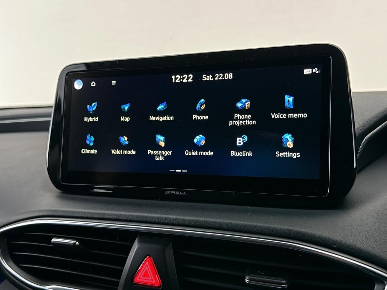 Hyundai Santa Fe thumbnail Infotainment System