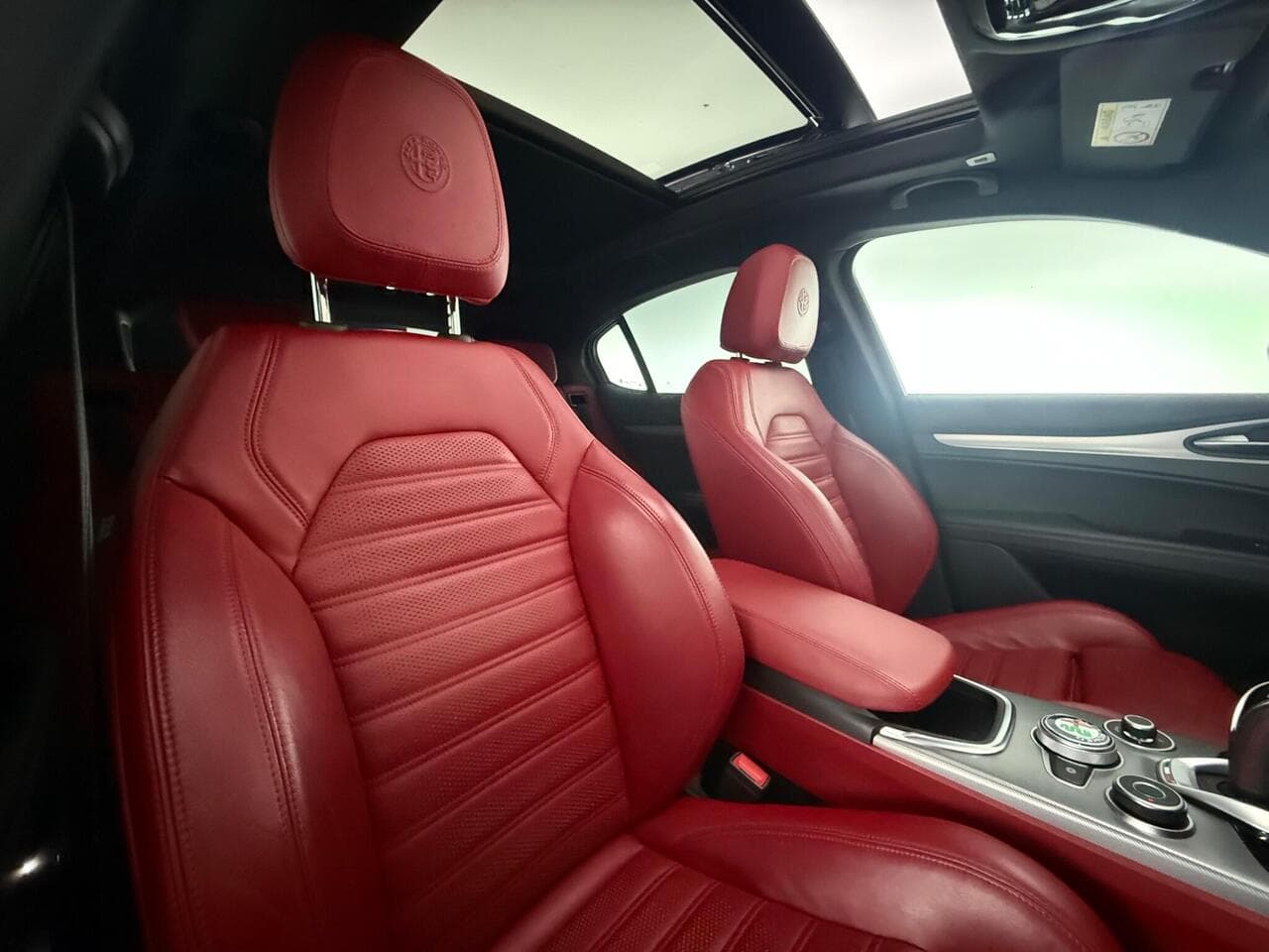 Alfa Romeo Stelvio thumbnail Seat Driver