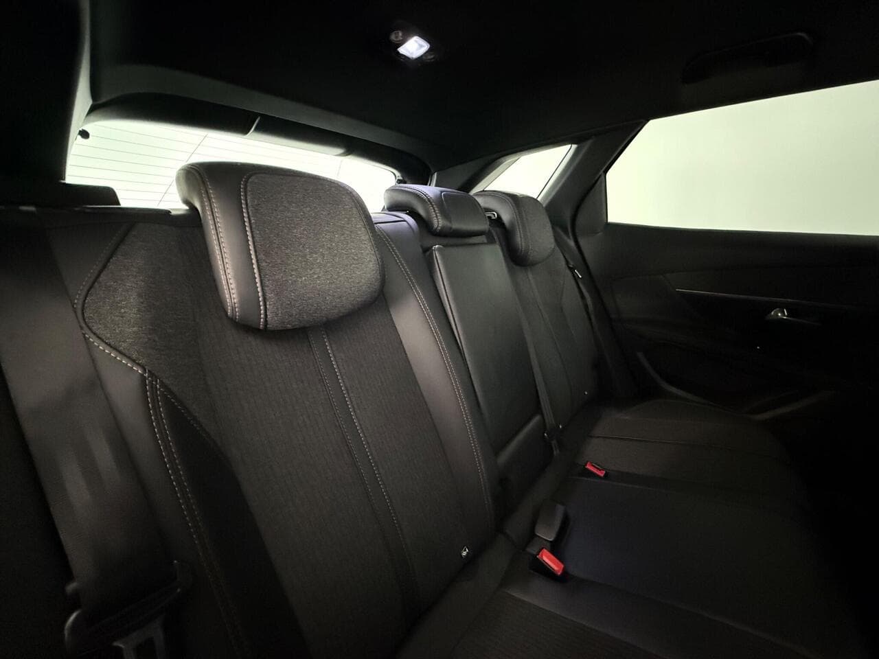 Peugeot 3008 thumbnail Seats Rear