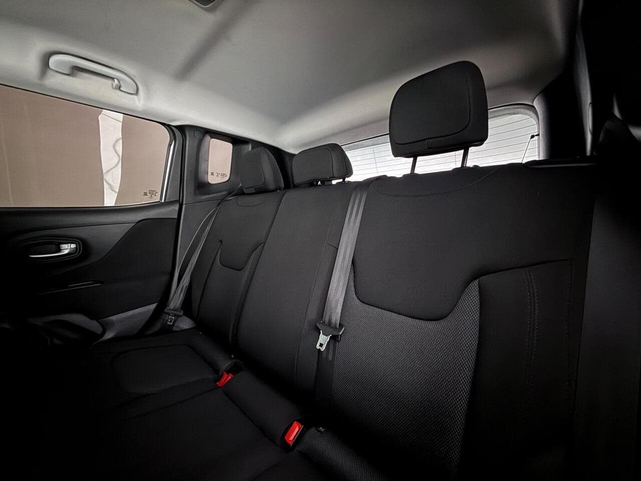 Jeep Renegade thumbnail Seats Rear