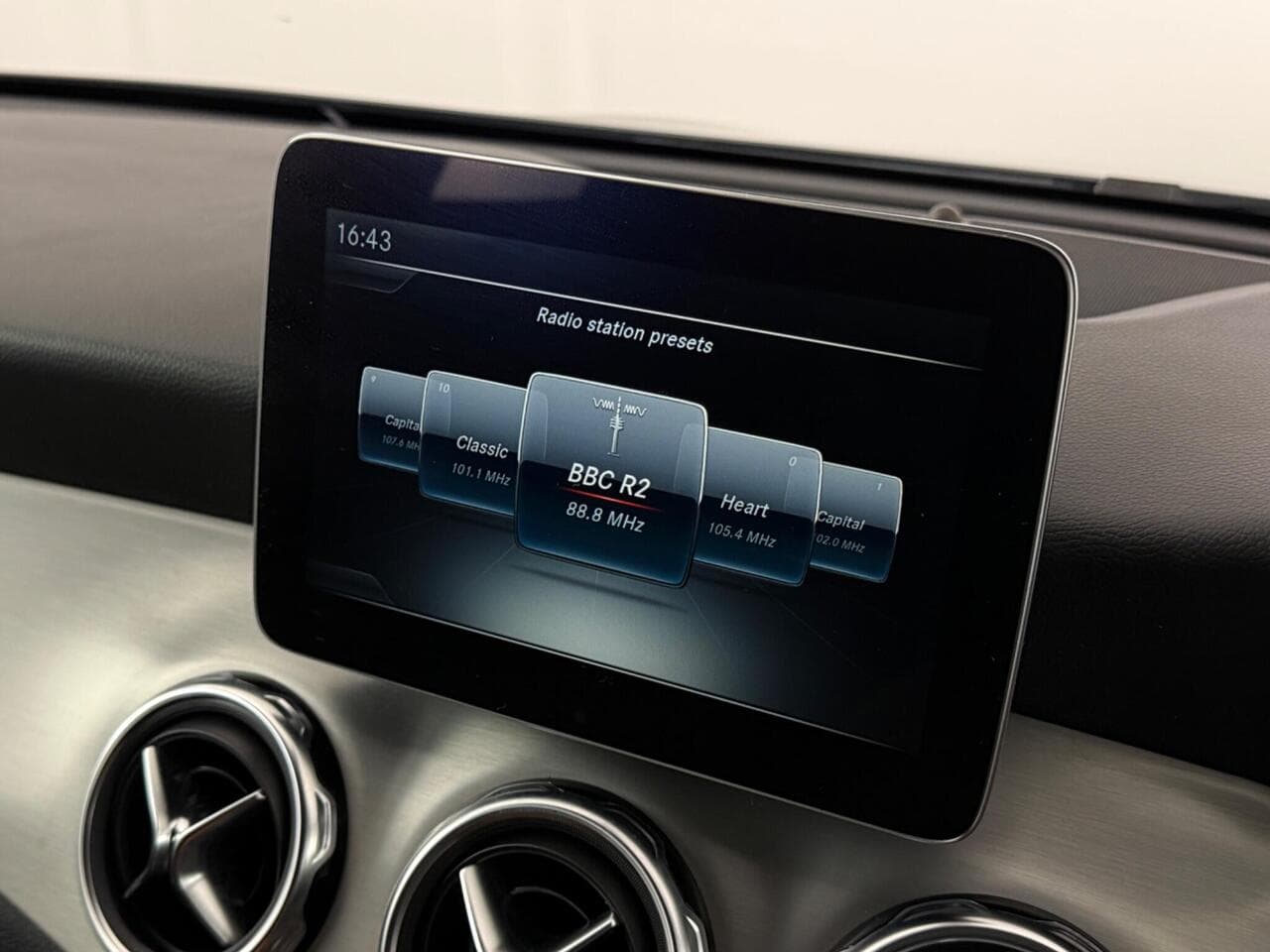 Mercedes-Benz GLA thumbnail Infotainment System