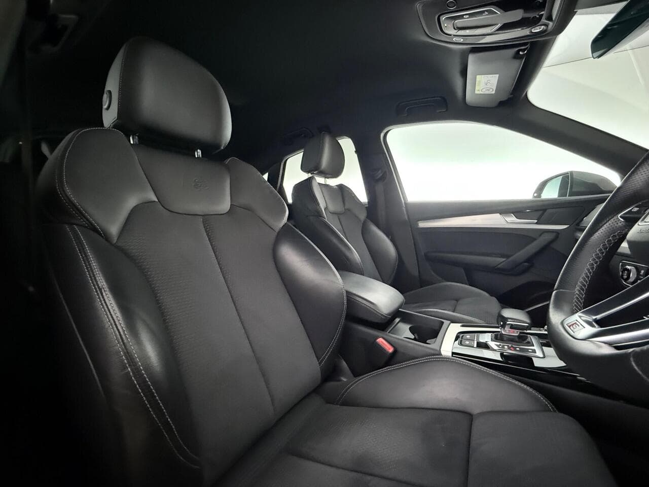 Audi Q5 thumbnail Seat Driver