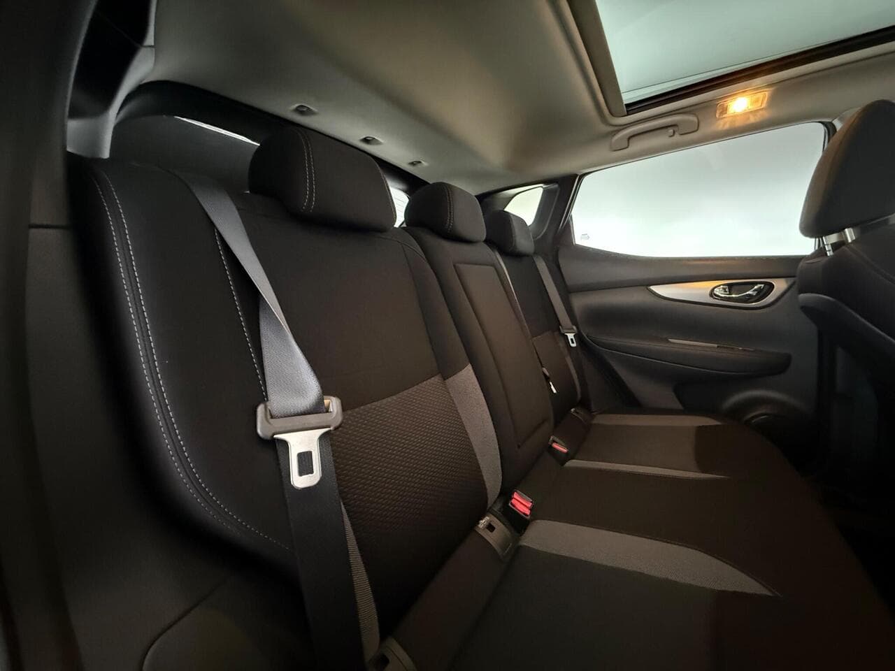 Nissan Qashqai thumbnail Seats Rear