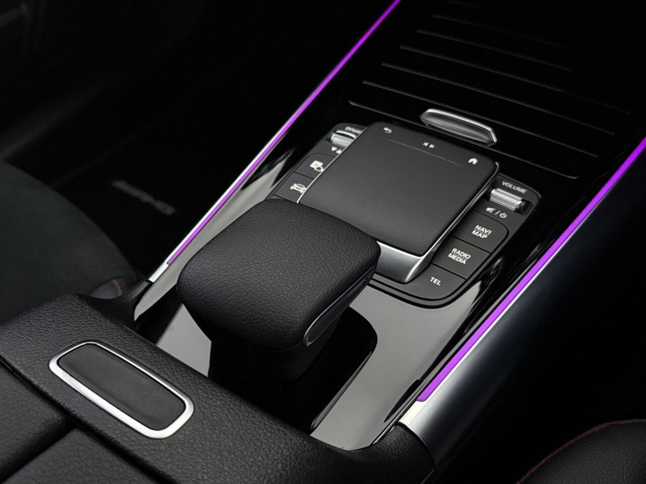 Mercedes-Benz GLA thumbnail Misc Controls