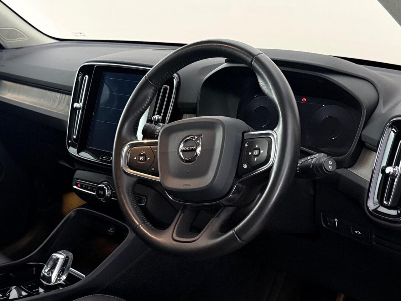 Volvo XC40 thumbnail Steering Wheel