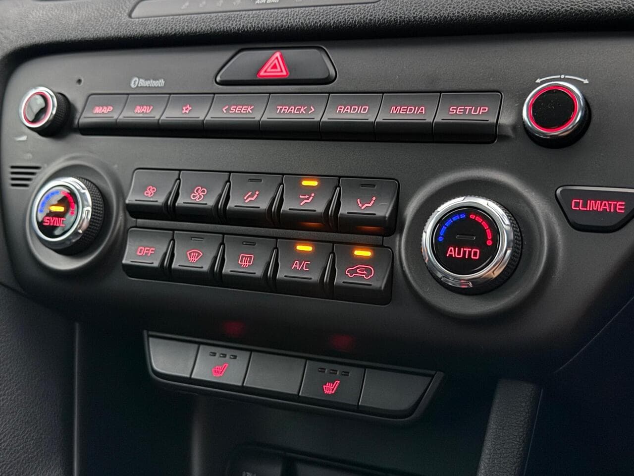 Kia Sportage thumbnail Interior Front