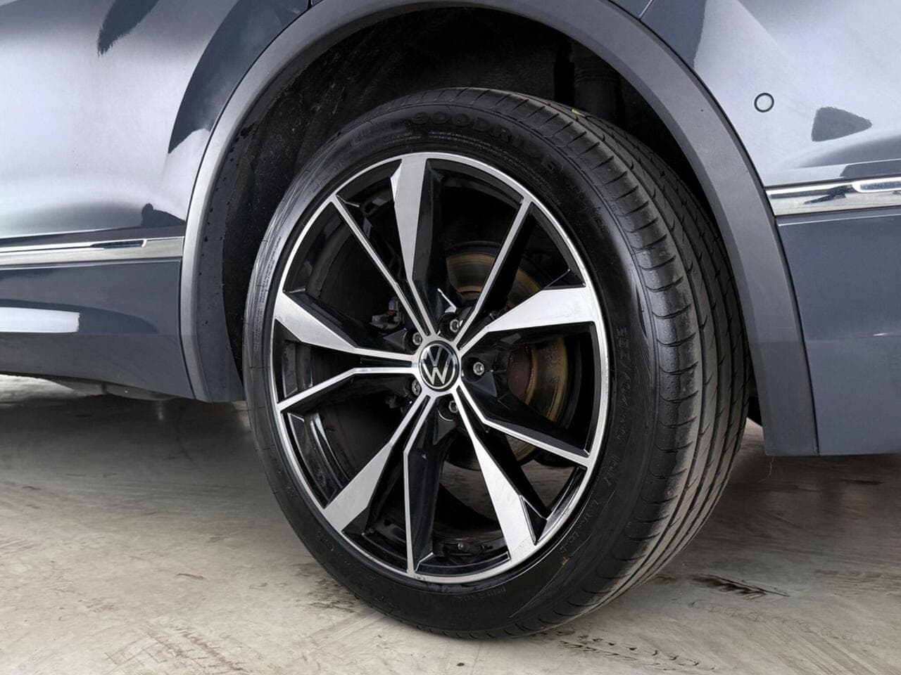 Volkswagen Tiguan thumbnail Wheel