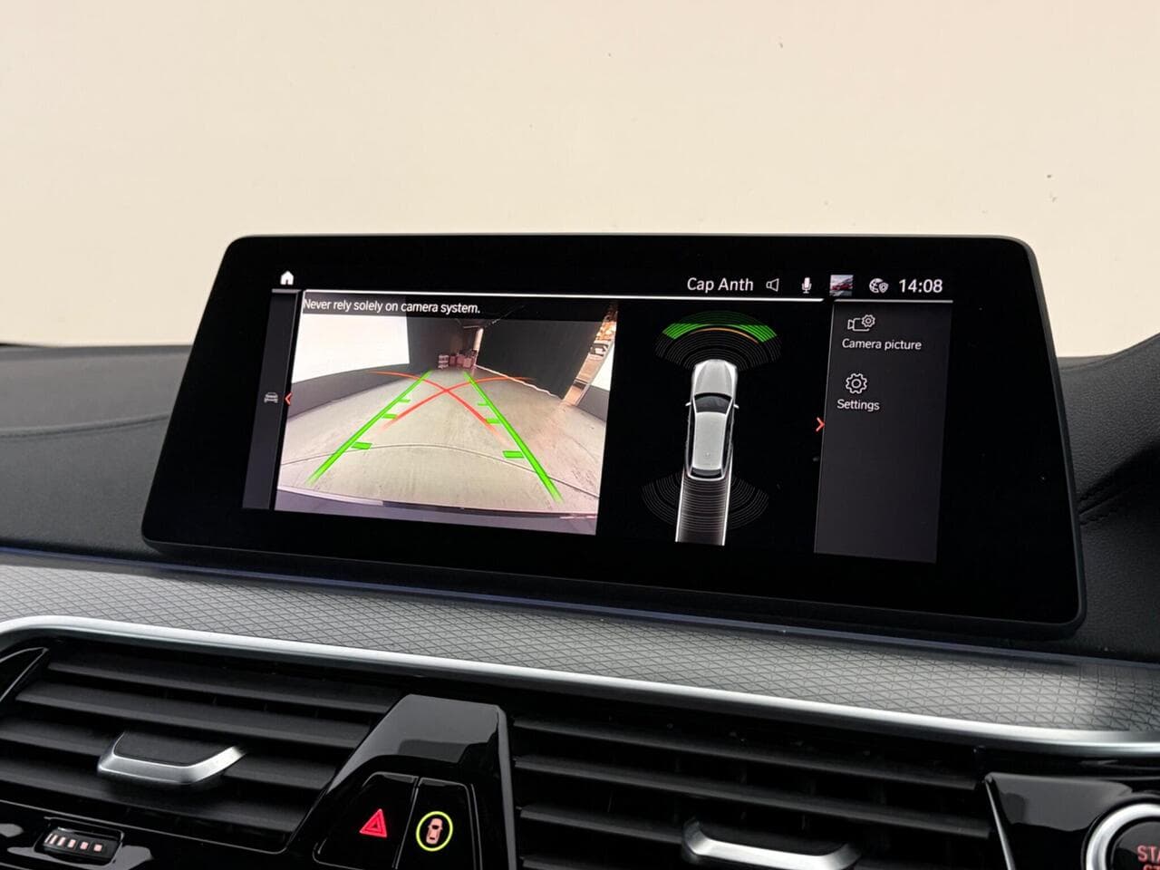 BMW 5 Series thumbnail Infotainment System
