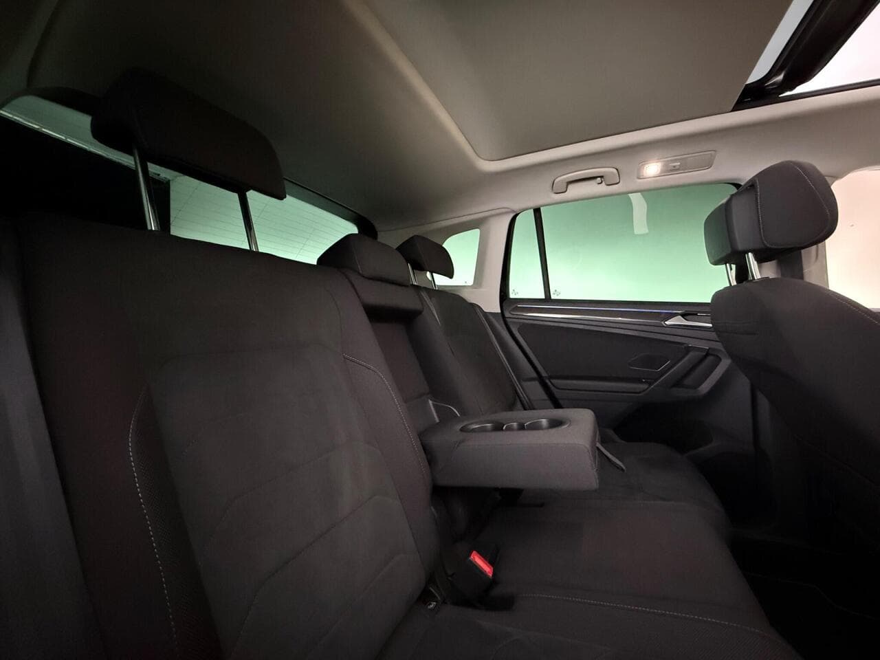 Volkswagen Tiguan thumbnail Seats Rear
