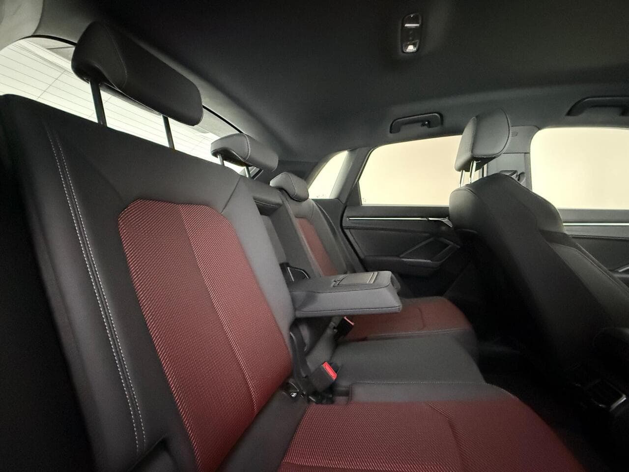 Audi Q3 thumbnail Seats Rear