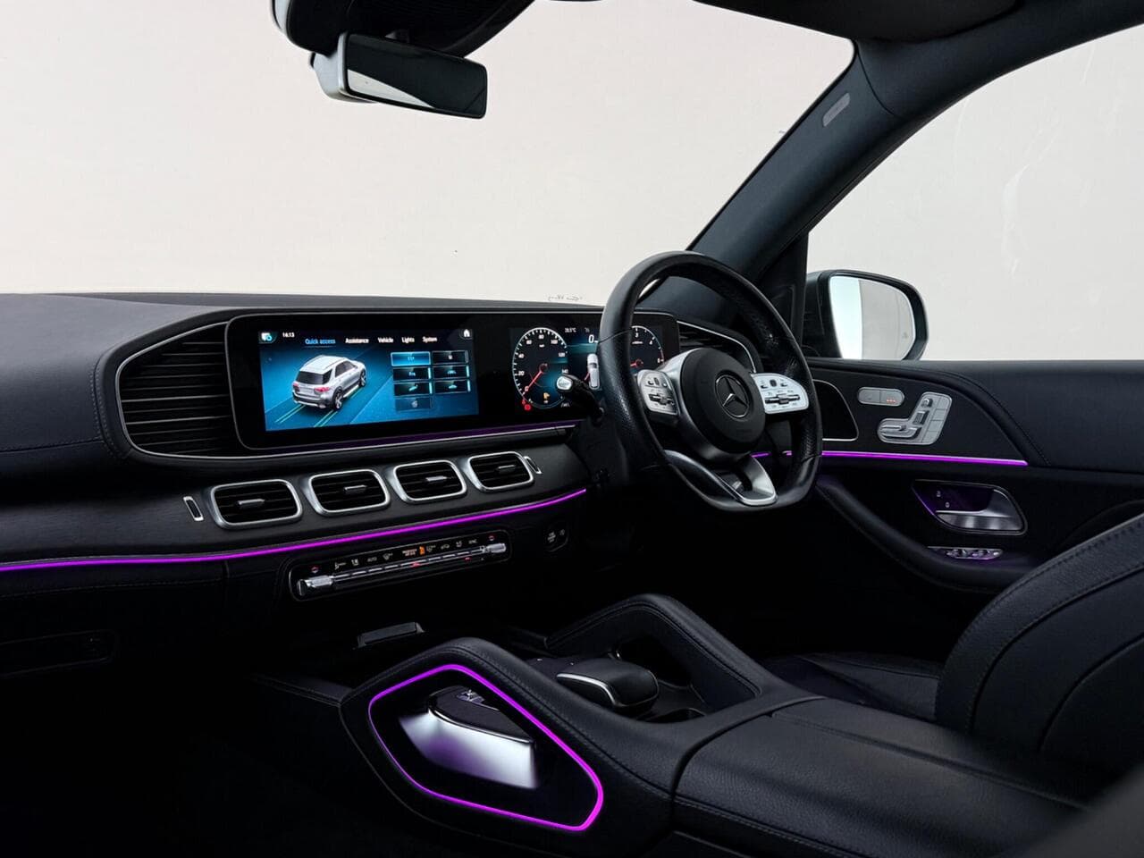 Mercedes-Benz GLE thumbnail Interior Front