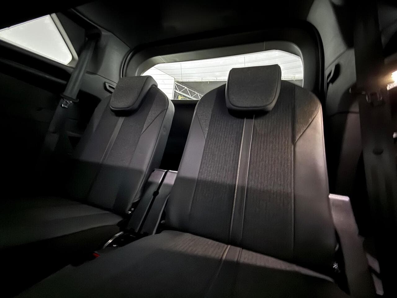 Peugeot 5008 thumbnail Seats Rear