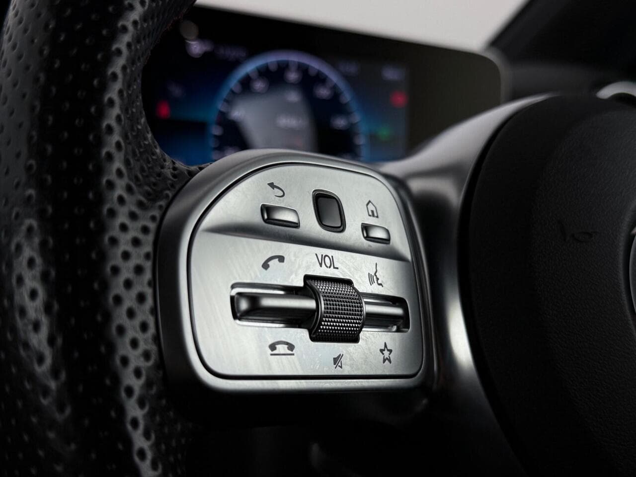 Mercedes-Benz A Class thumbnail Misc Controls