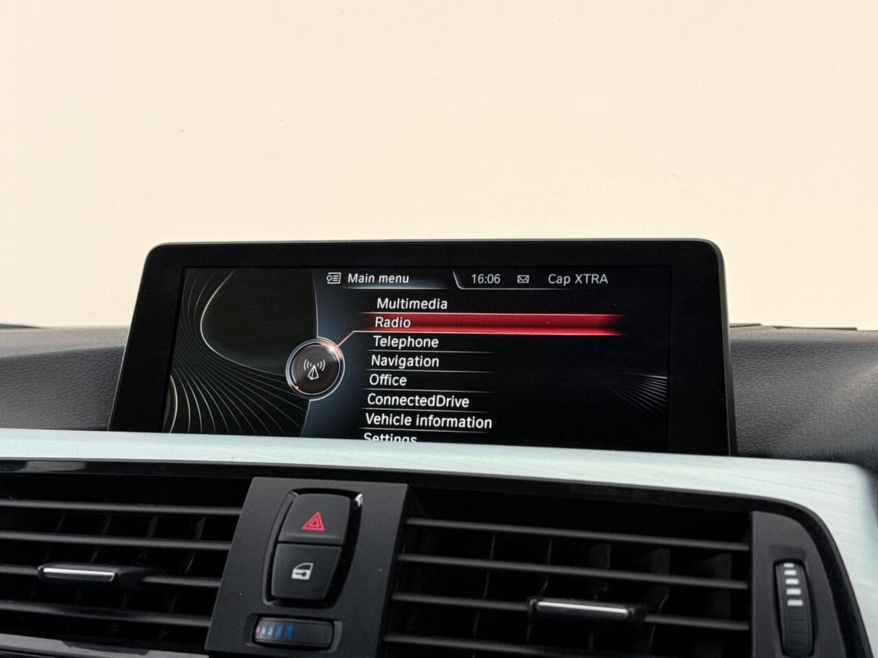 BMW 3 Series thumbnail Infotainment System