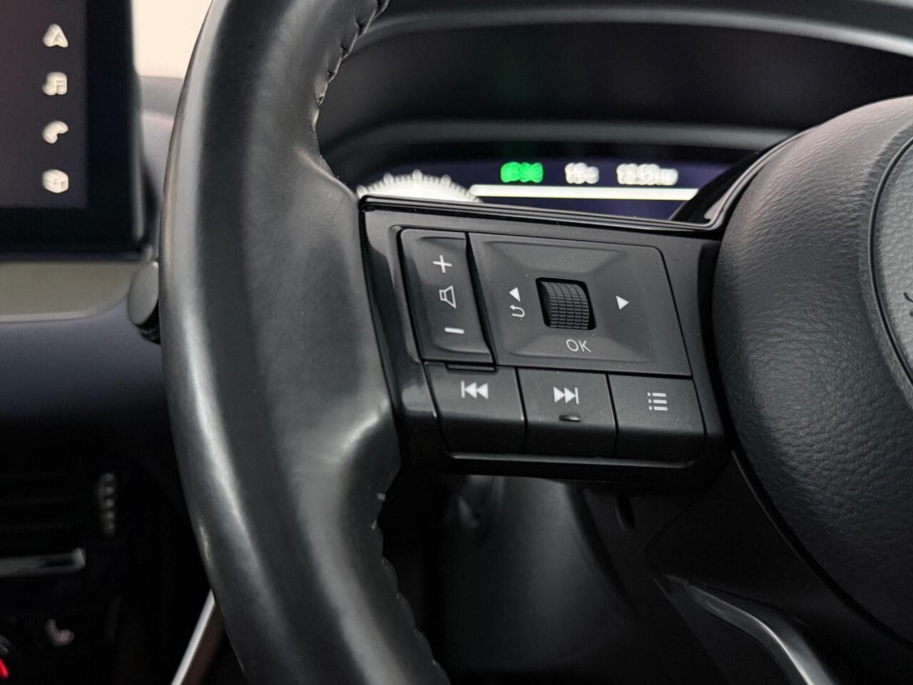 Nissan Qashqai thumbnail Misc Controls