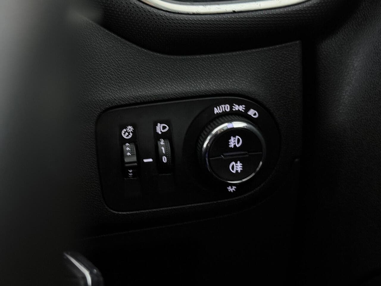 Vauxhall Crossland X thumbnail Misc Controls